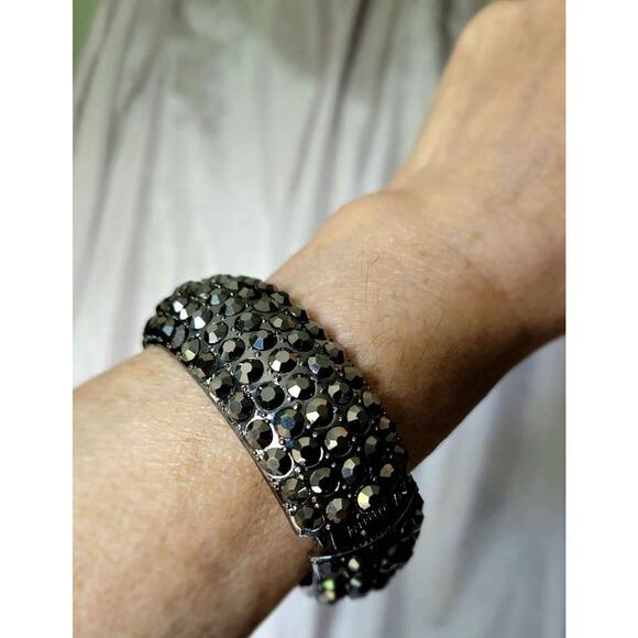 RARE PAPARAZZI ZI BRACELET Making My Way Gun Metal With Hematite Rhinestones NWT - Picture 4 of 6